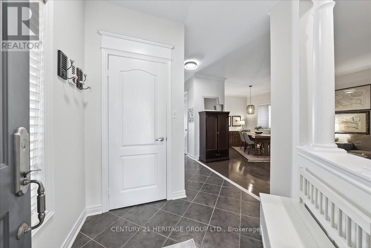 350 Hewitt Circle, Newmarket, Ontario  L3X 2H1 - Photo 5 - N12457670