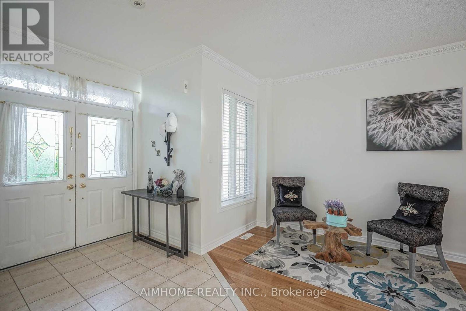 83 Canoe Court, Richmond Hill, Ontario  L4E 3Y2 - Photo 2 - N12457692