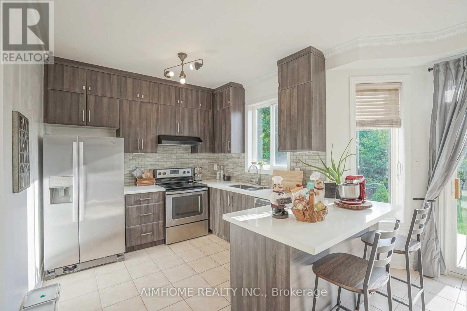 83 Canoe Court, Richmond Hill, Ontario  L4E 3Y2 - Photo 4 - N12457692