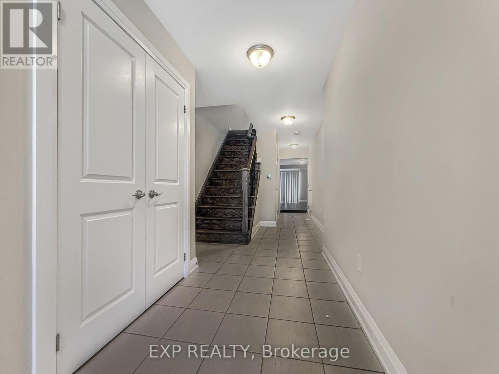 923 Isaac Phillips Way, Aurora, Ontario  L3X 2Y8 - Photo 2 - N12457702