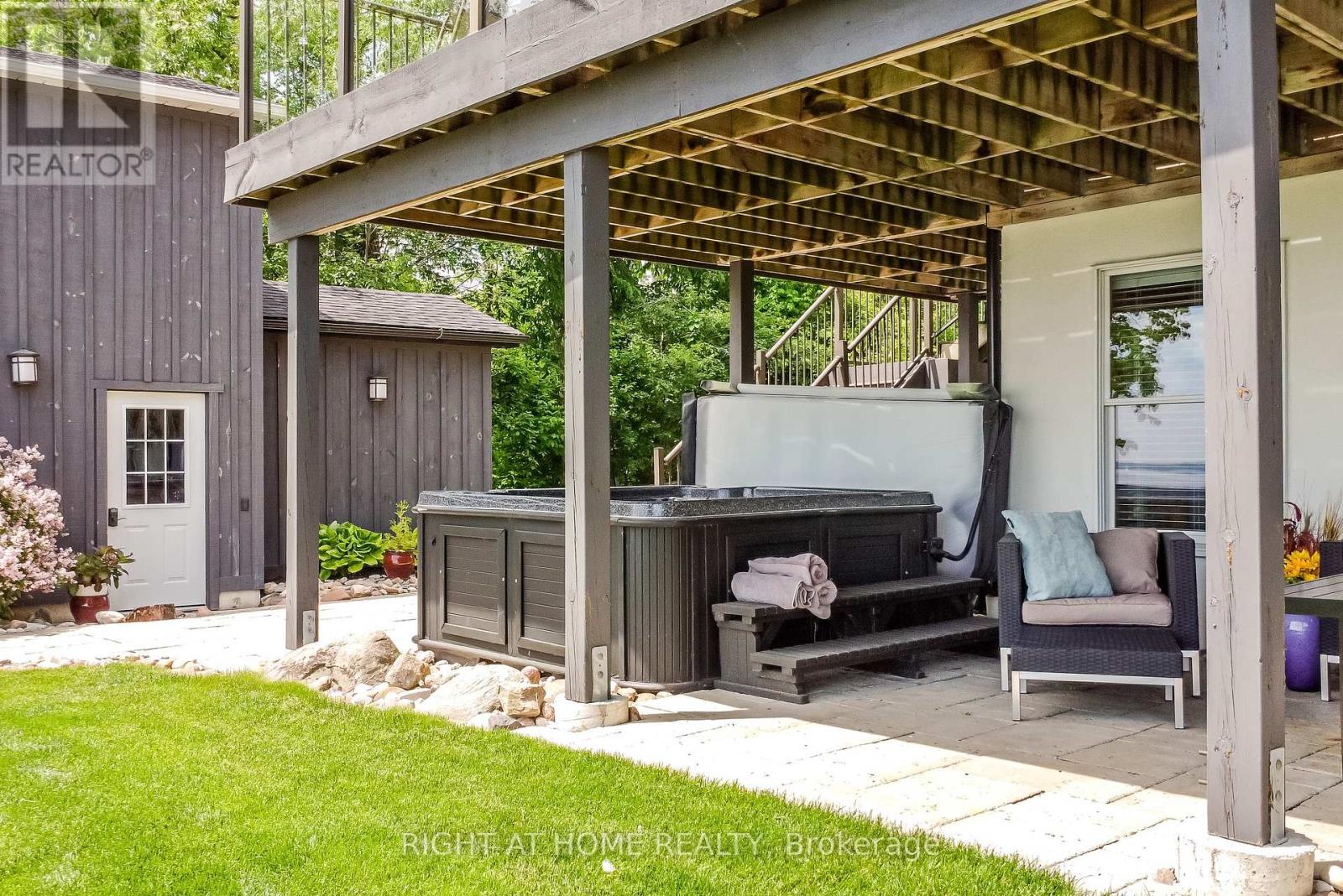 21 Lakeshore Road E, Oro-Medonte, Ontario  L0L 2E0 - Photo 14 - S12457662