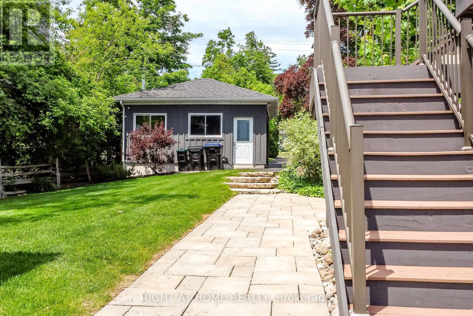 21 Lakeshore Road E, Oro-Medonte, Ontario  L0L 2E0 - Photo 15 - S12457662