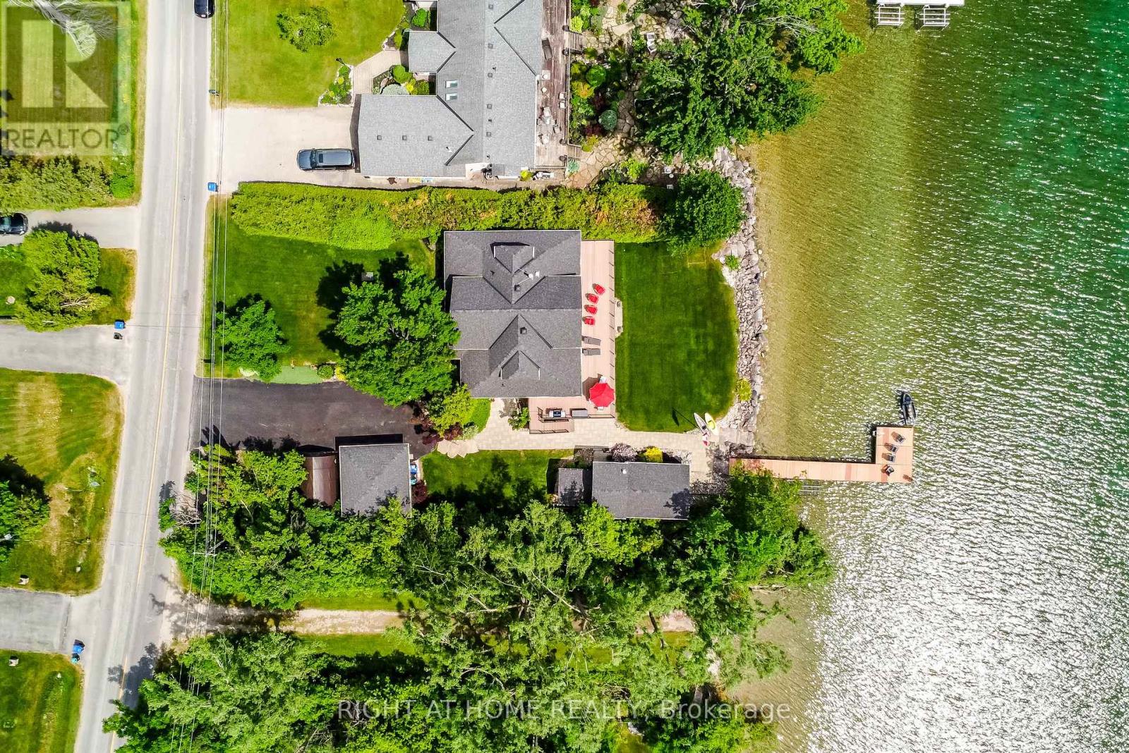 21 Lakeshore Road E, Oro-Medonte, Ontario  L0L 2E0 - Photo 17 - S12457662