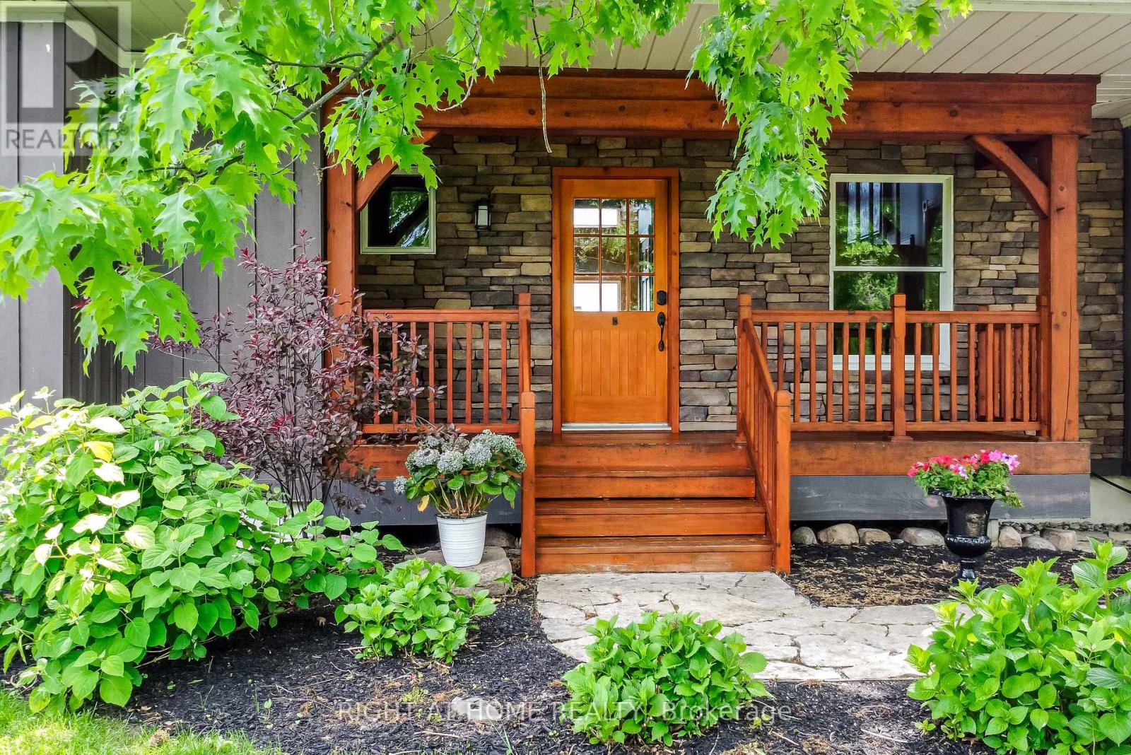 21 Lakeshore Road E, Oro-Medonte, Ontario  L0L 2E0 - Photo 21 - S12457662