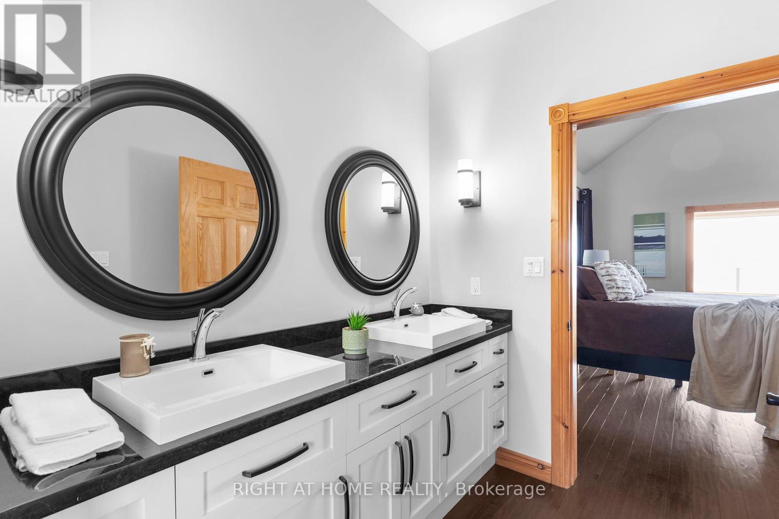 21 Lakeshore Road E, Oro-Medonte, Ontario  L0L 2E0 - Photo 44 - S12457662