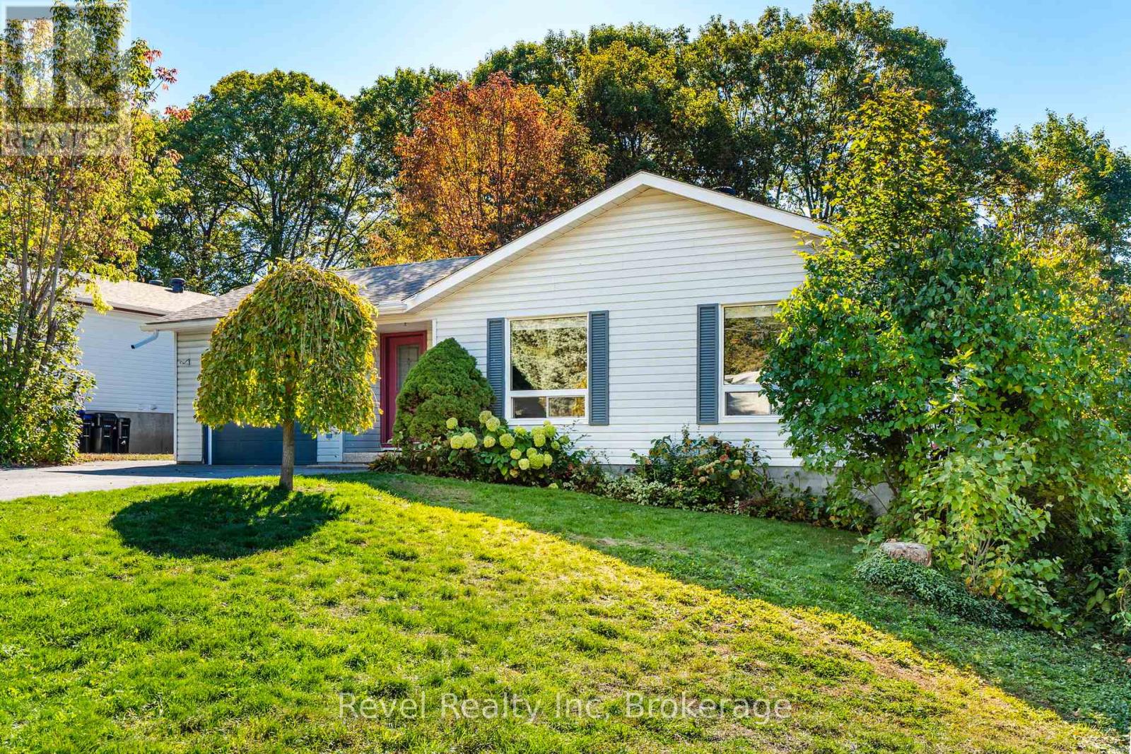 68 BROAD STREET, Penetanguishene, Ontario