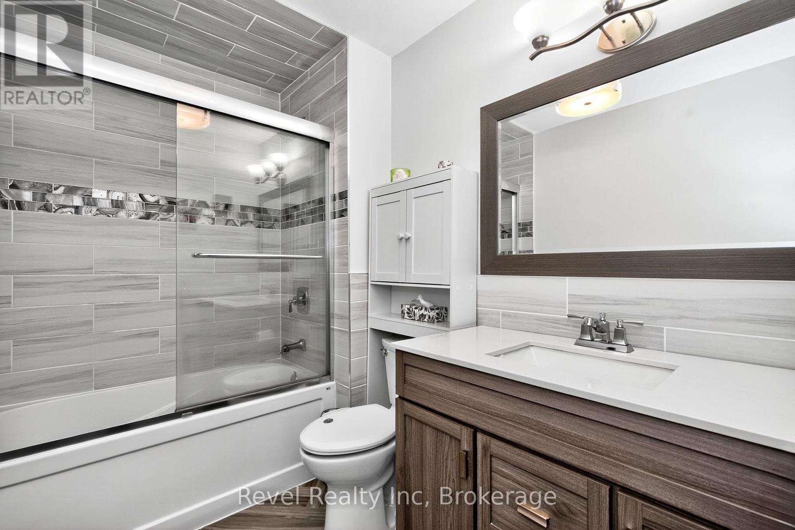 68 Broad Street, Penetanguishene, Ontario  L9M 1G2 - Photo 18 - S12457721