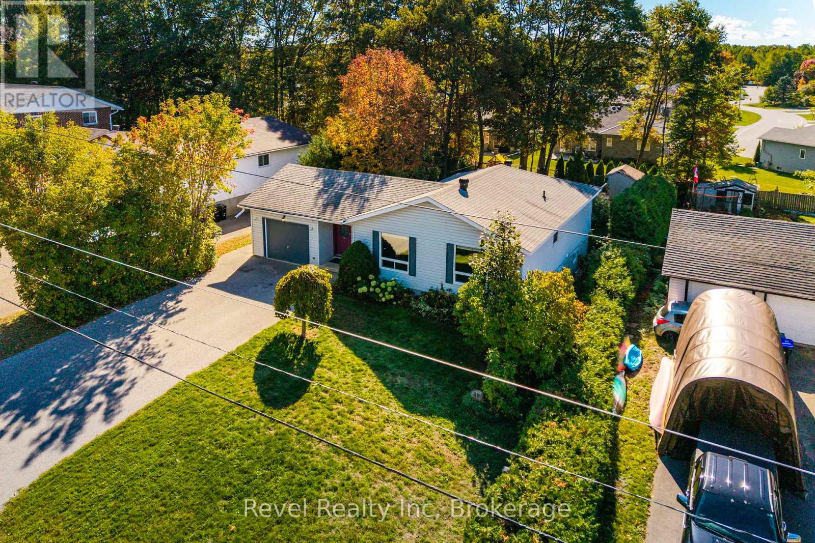 68 Broad Street, Penetanguishene, Ontario  L9M 1G2 - Photo 2 - S12457721