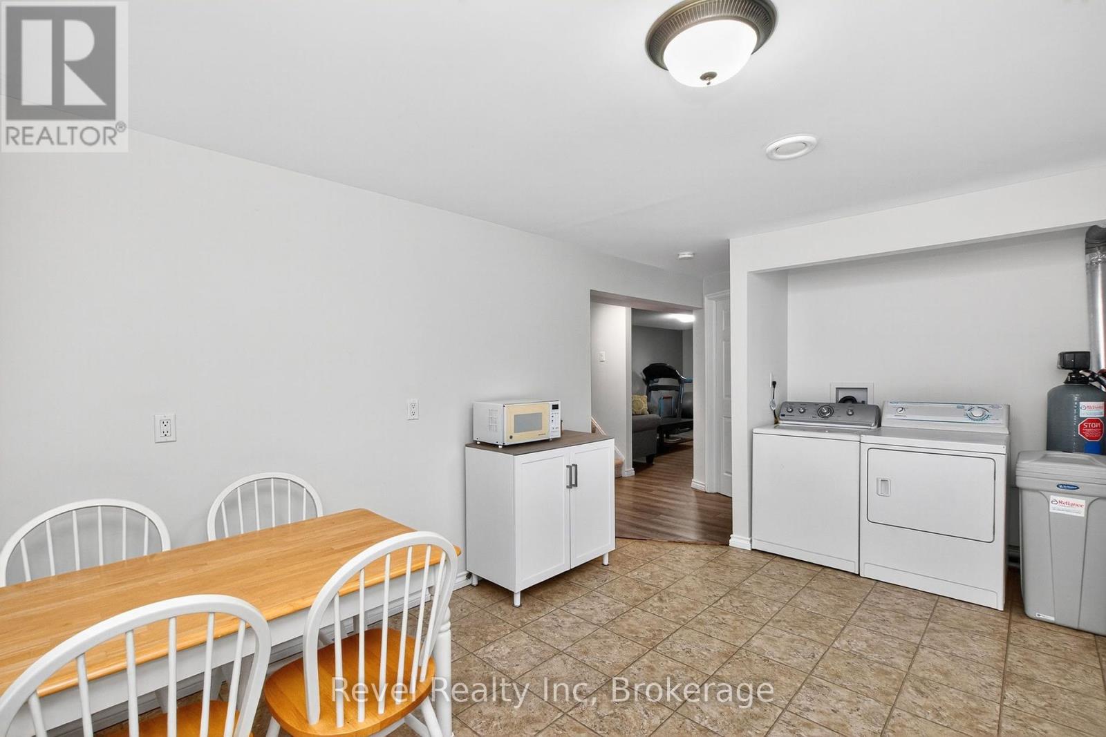 68 Broad Street, Penetanguishene, Ontario  L9M 1G2 - Photo 20 - S12457721