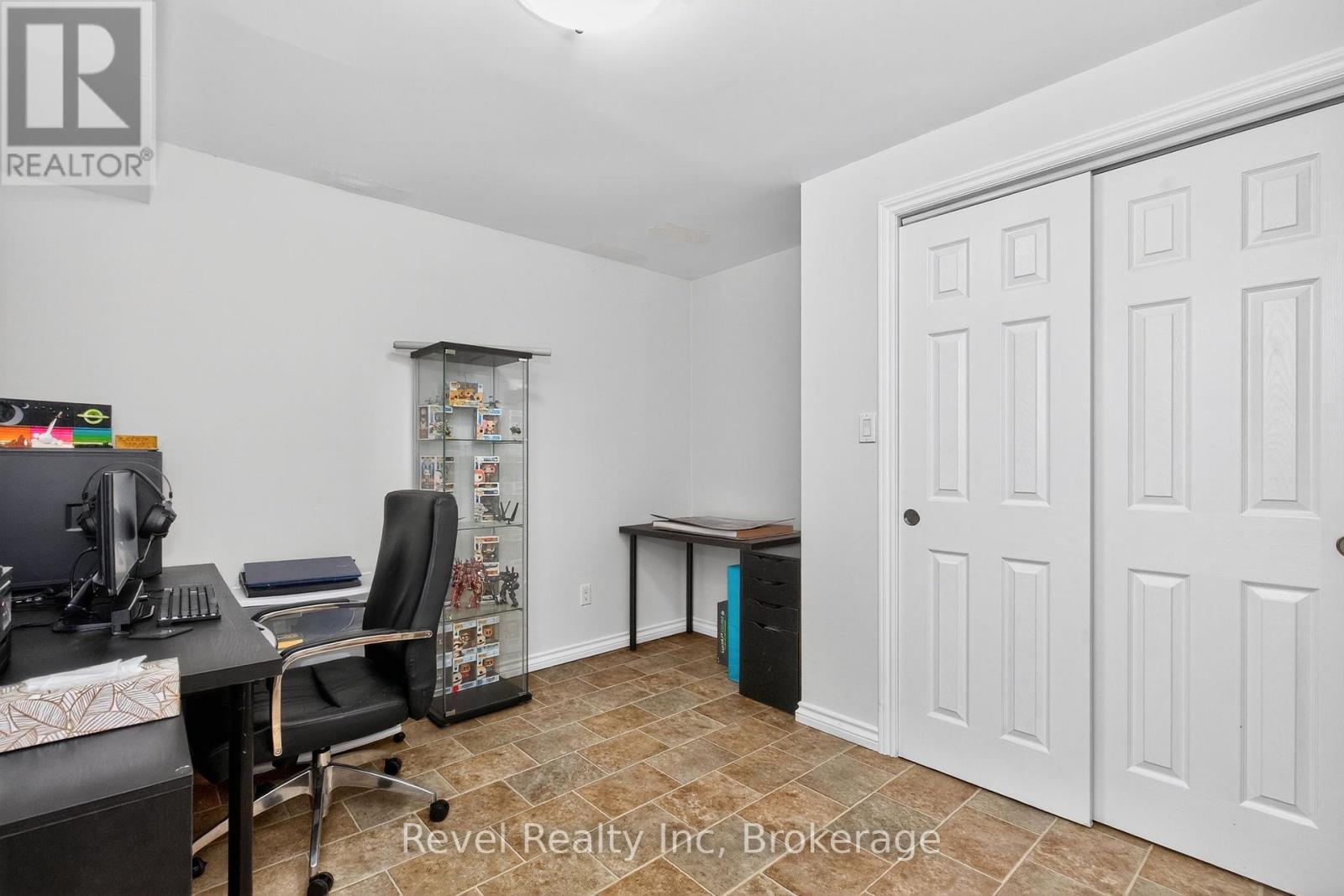 68 Broad Street, Penetanguishene, Ontario  L9M 1G2 - Photo 25 - S12457721