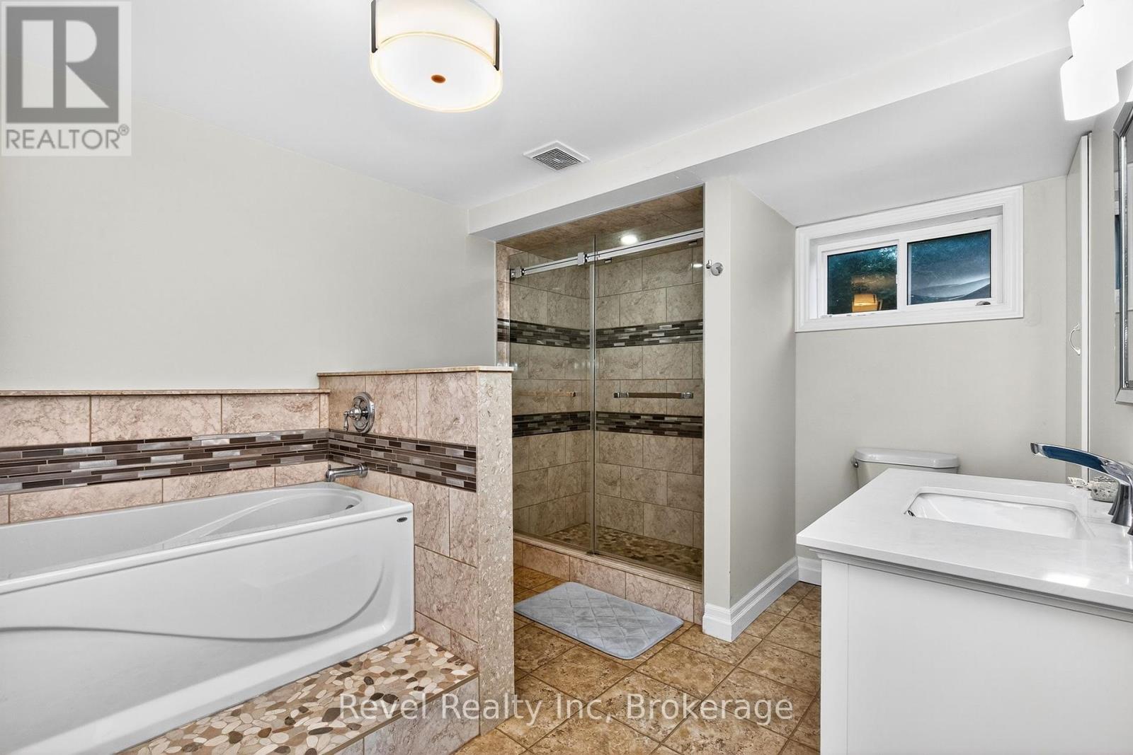 68 Broad Street, Penetanguishene, Ontario  L9M 1G2 - Photo 27 - S12457721