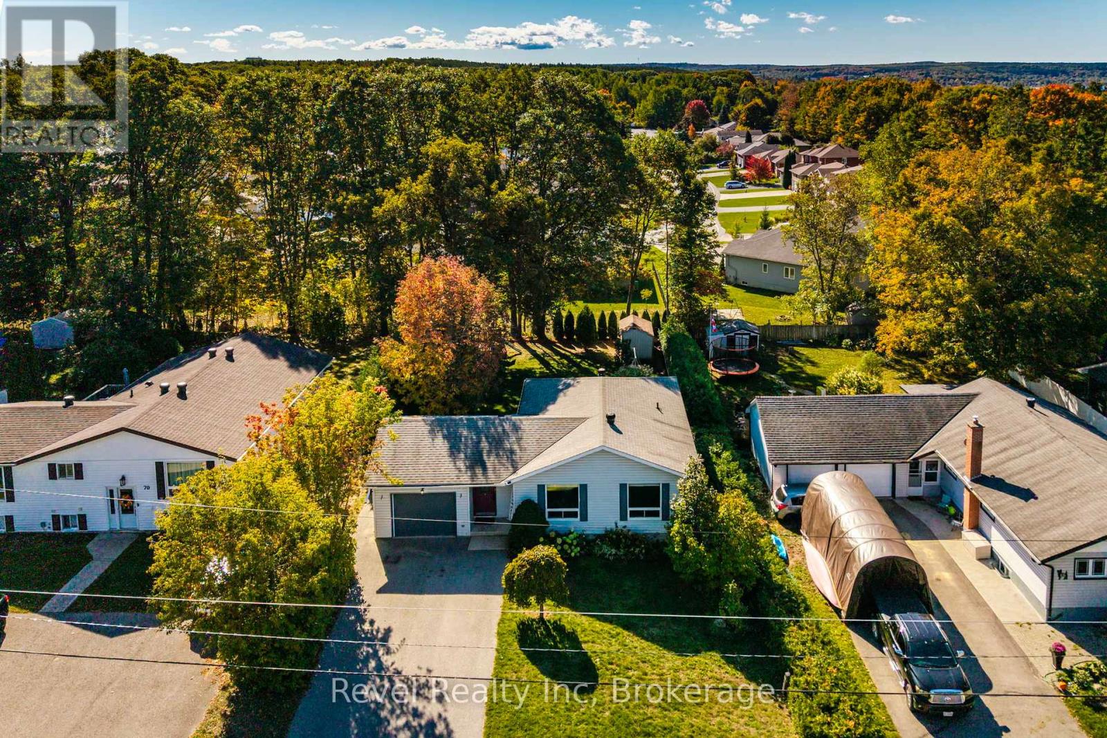 68 Broad Street, Penetanguishene, Ontario  L9M 1G2 - Photo 3 - S12457721