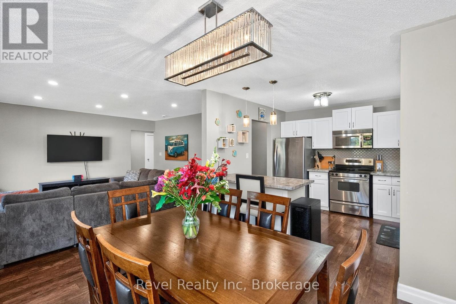 68 Broad Street, Penetanguishene, Ontario  L9M 1G2 - Photo 8 - S12457721