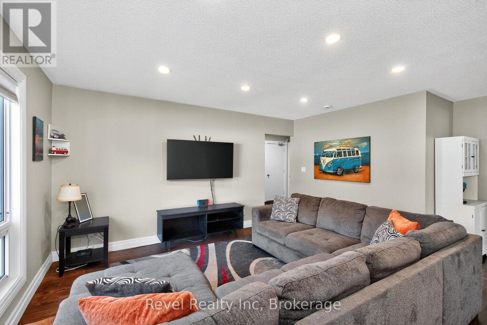 68 Broad Street, Penetanguishene, Ontario  L9M 1G2 - Photo 9 - S12457721