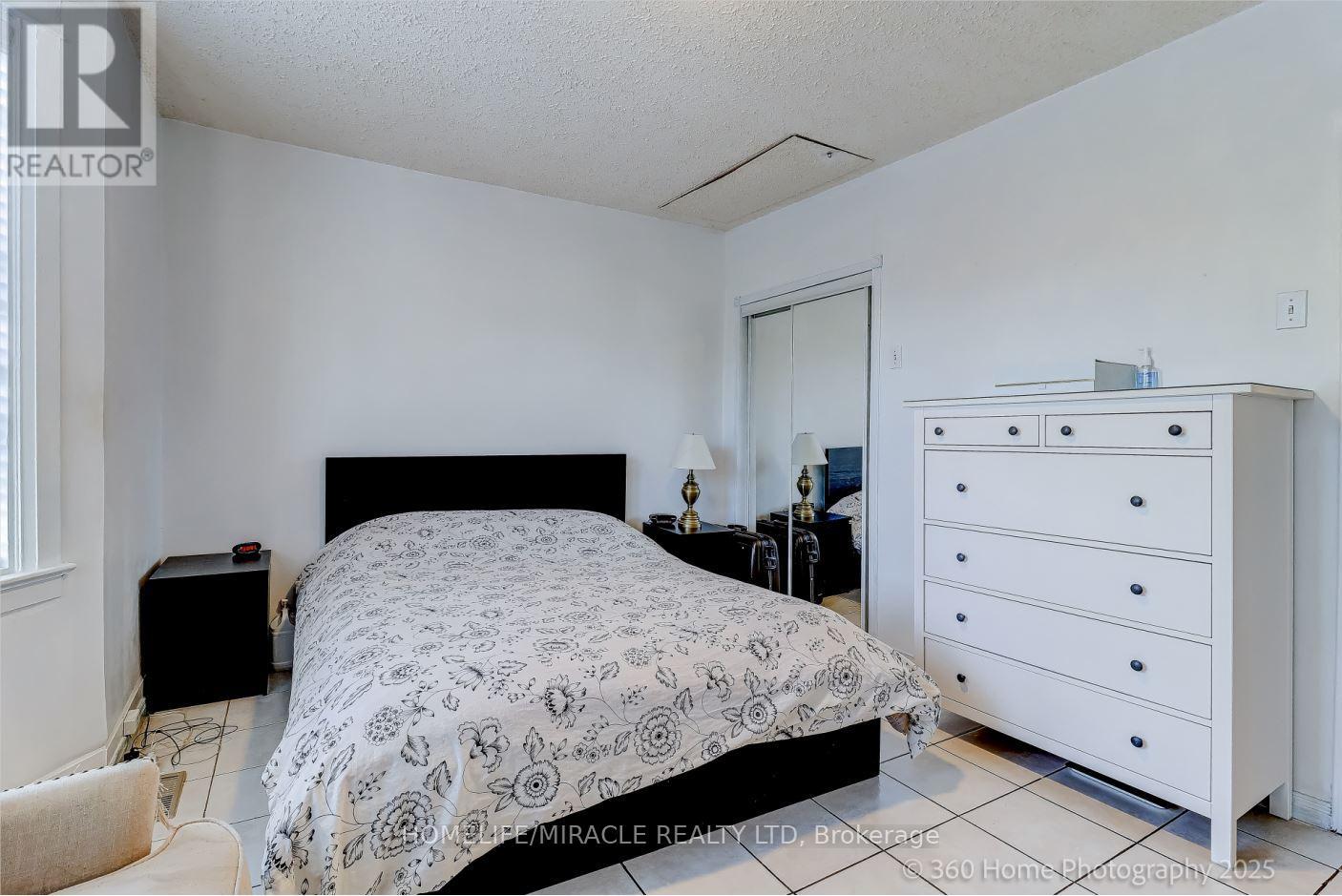 212 Symington Avenue, Toronto, Ontario  M6P 3W6 - Photo 10 - W12457643