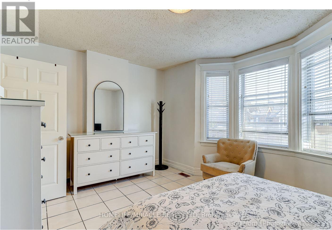 212 Symington Avenue, Toronto, Ontario  M6P 3W6 - Photo 12 - W12457643