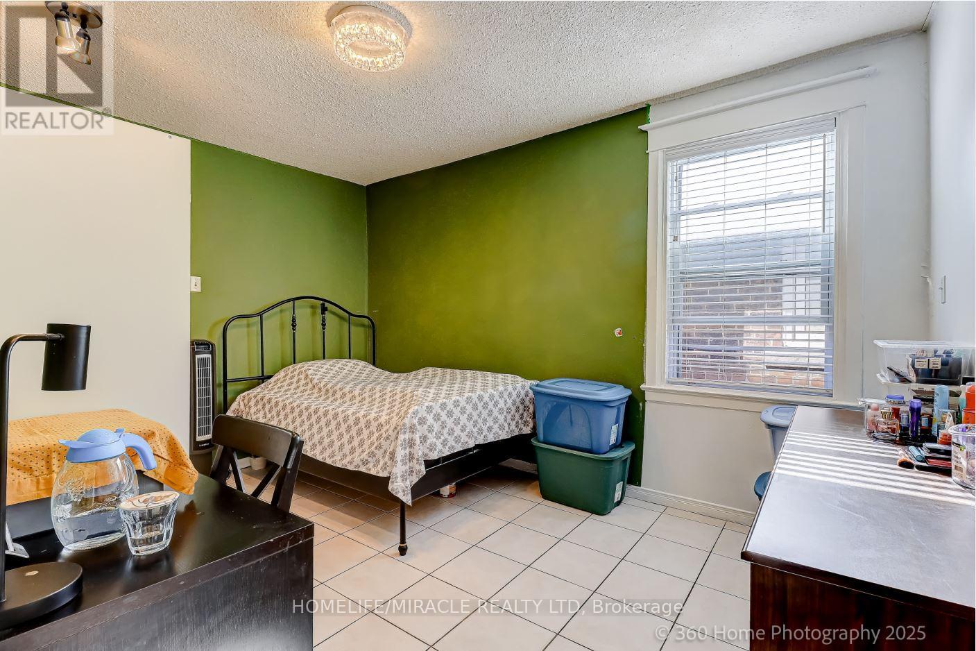 212 Symington Avenue, Toronto, Ontario  M6P 3W6 - Photo 13 - W12457643