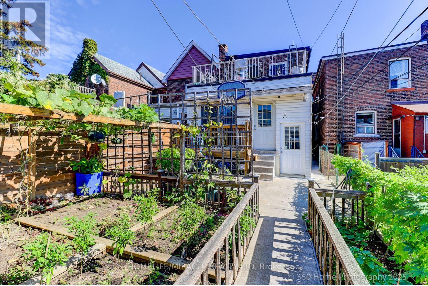 212 Symington Avenue, Toronto, Ontario  M6P 3W6 - Photo 24 - W12457643