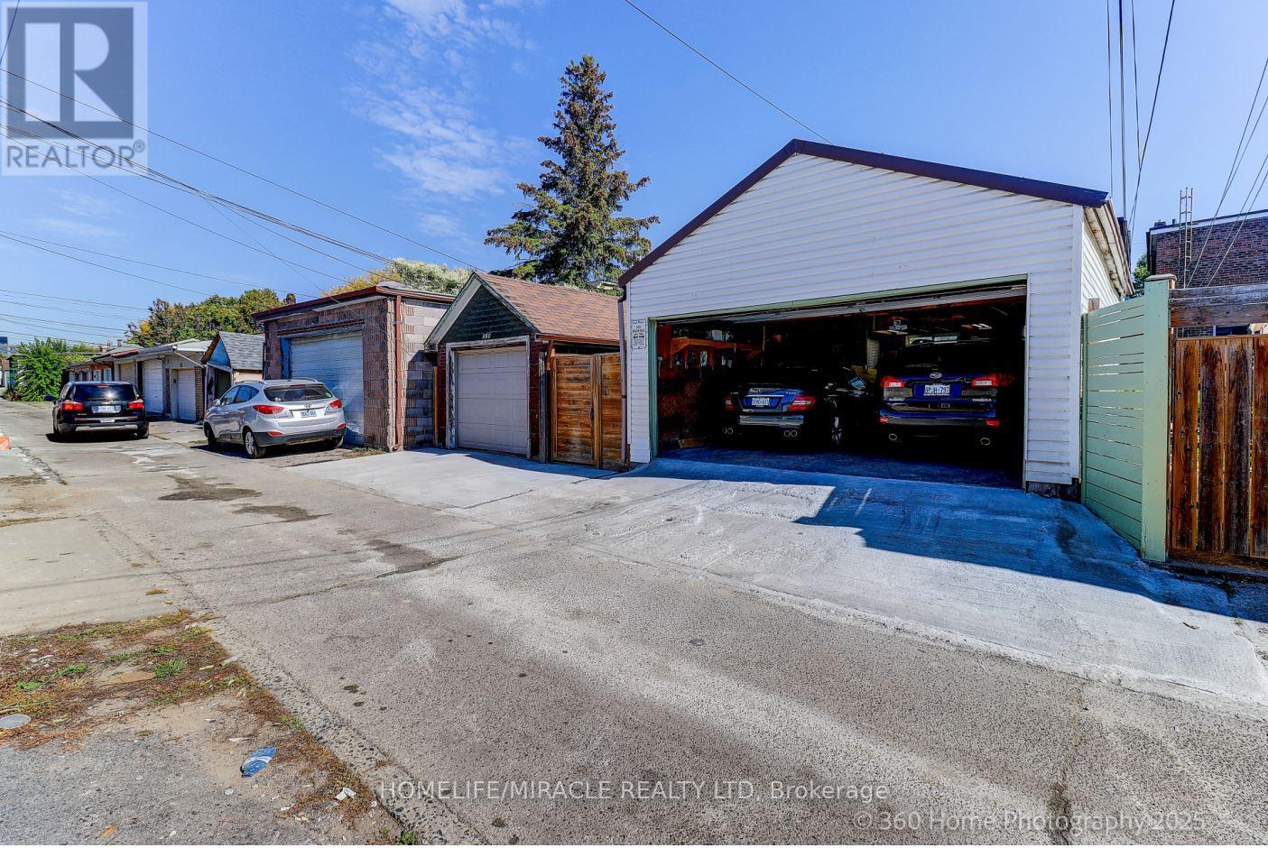 212 Symington Avenue, Toronto, Ontario  M6P 3W6 - Photo 25 - W12457643