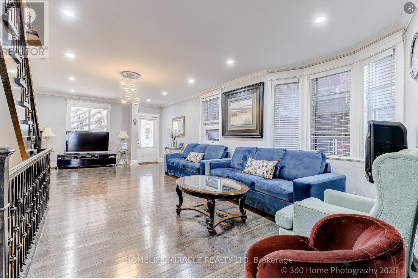 212 Symington Avenue, Toronto, Ontario  M6P 3W6 - Photo 3 - W12457643