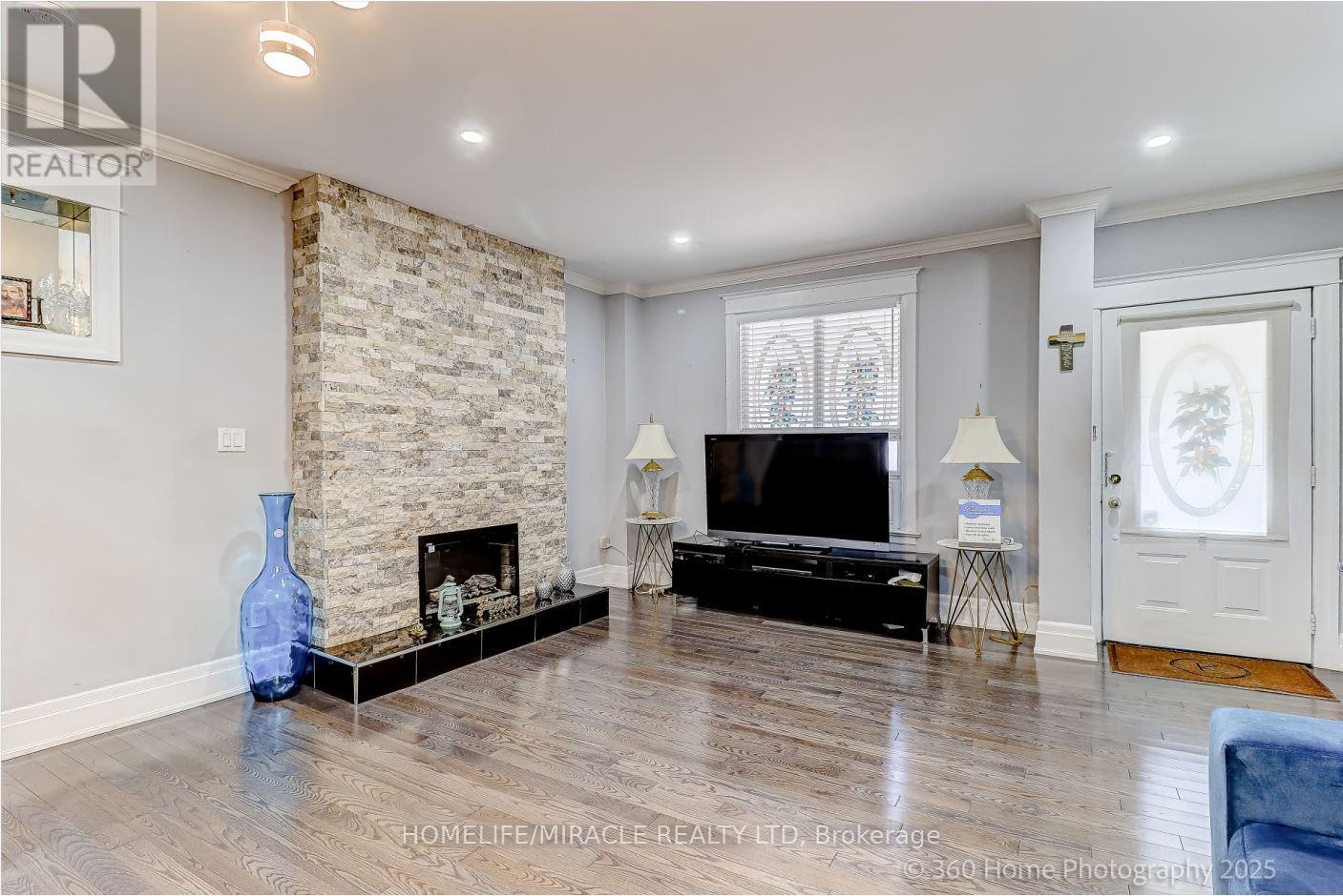 212 Symington Avenue, Toronto, Ontario  M6P 3W6 - Photo 4 - W12457643