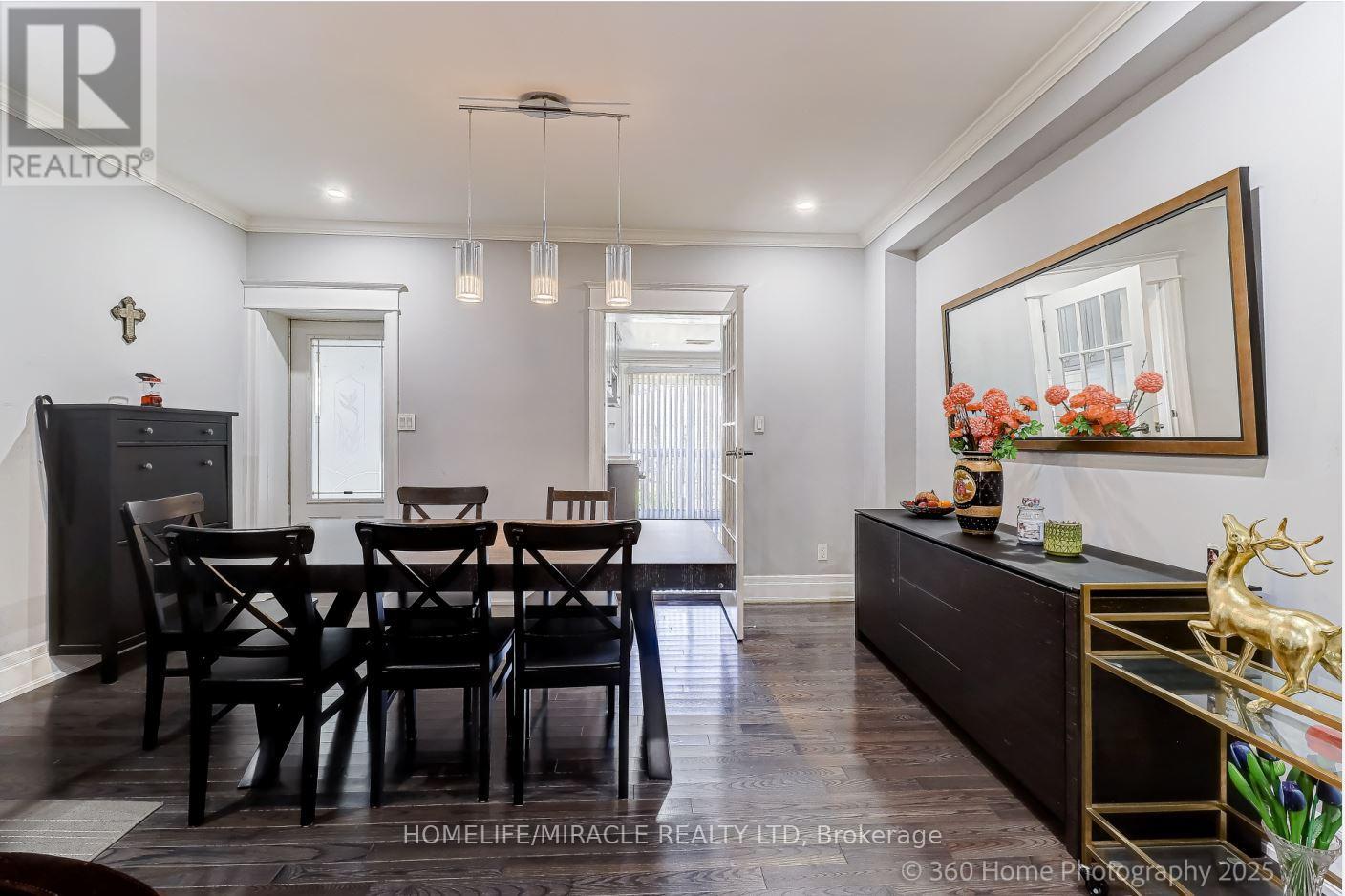 212 Symington Avenue, Toronto, Ontario  M6P 3W6 - Photo 6 - W12457643