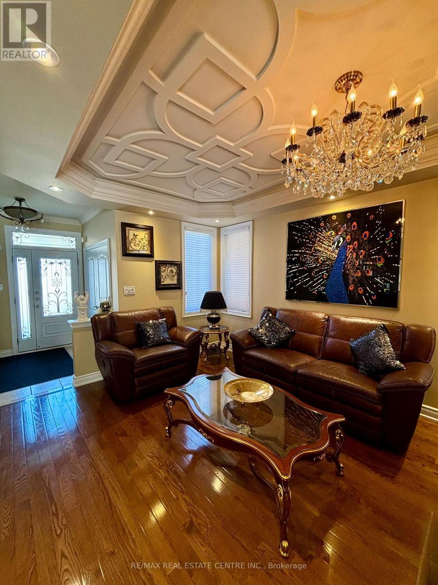 Upper Portion - 9 Belleville Drive, Brampton, Ontario  L6P 1V7 - Photo 4 - W12457672