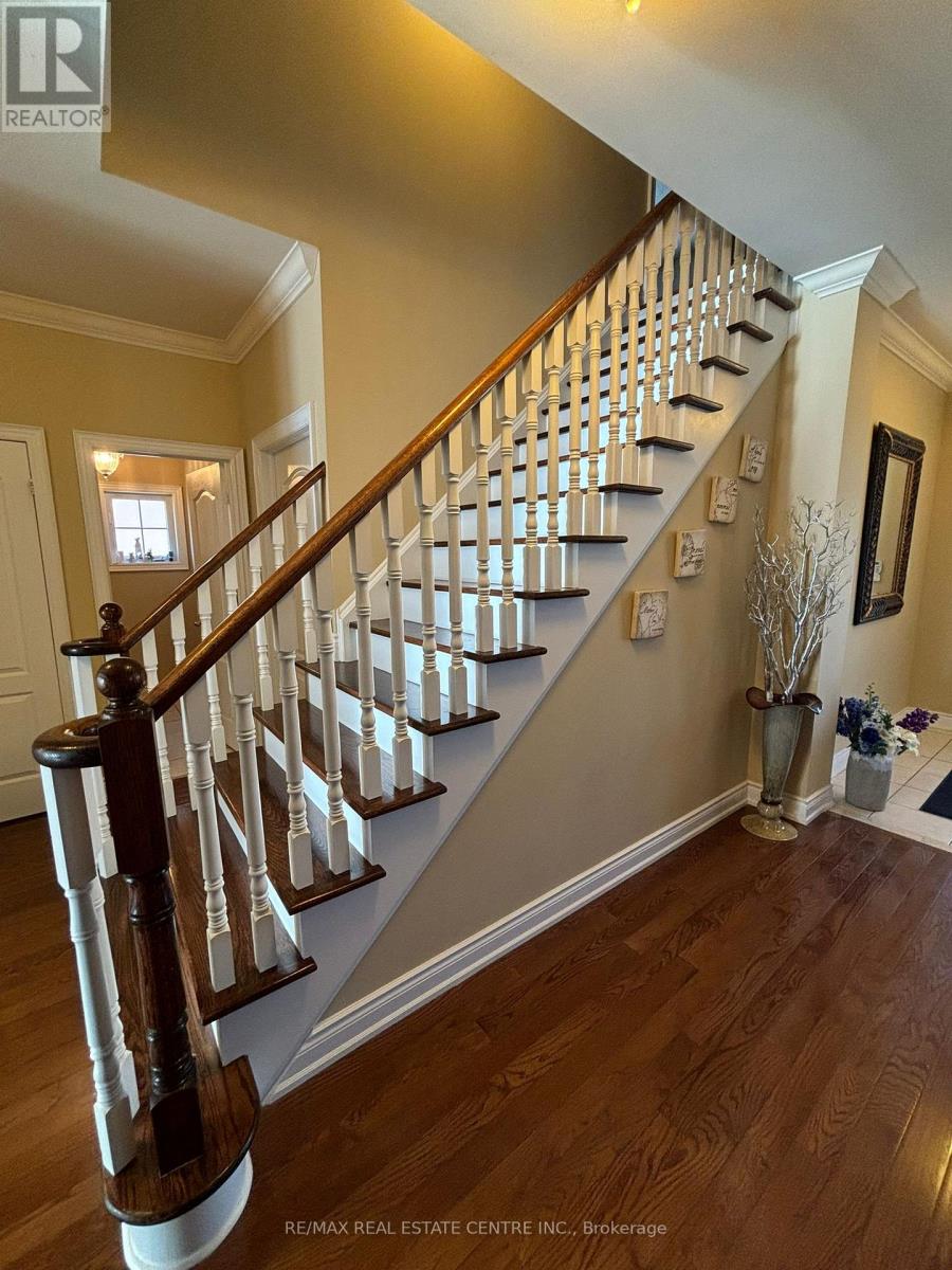 Upper Portion - 9 Belleville Drive, Brampton, Ontario  L6P 1V7 - Photo 9 - W12457672