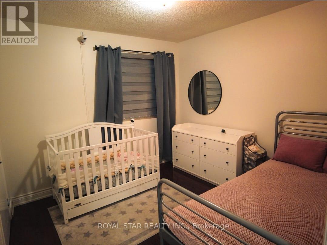 6 Merganser Crescent, Brampton, Ontario  L6W 4E8 - Photo 14 - W12457678