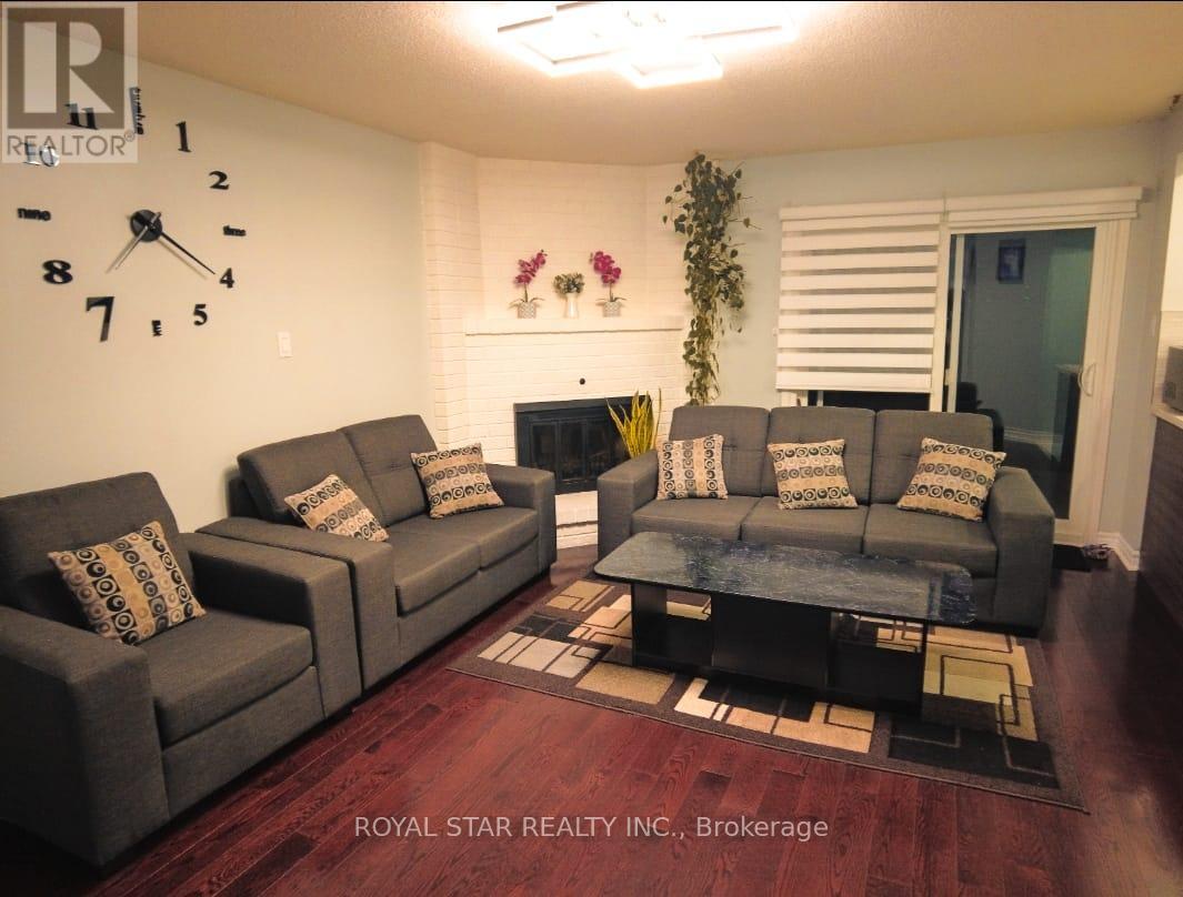 6 Merganser Crescent, Brampton, Ontario  L6W 4E8 - Photo 5 - W12457678