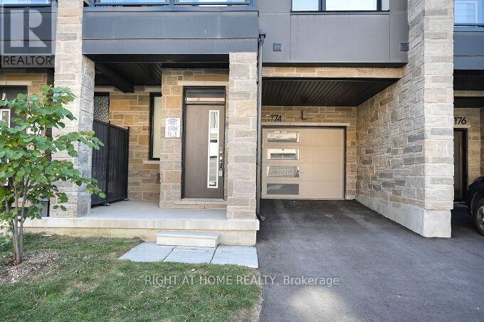 5174 Zionkate Lane, Mississauga, Ontario  L5M 2S8 - Photo 4 - W12457686