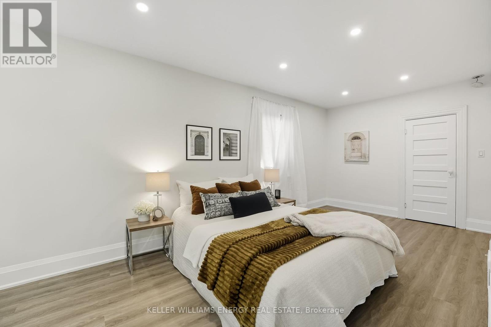 25 Spring Grove Avenue, Toronto, Ontario  M6N 3H2 - Photo 34 - W12457706