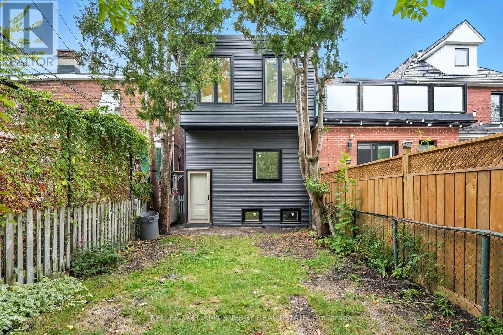 25 Spring Grove Avenue, Toronto, Ontario  M6N 3H2 - Photo 43 - W12457706