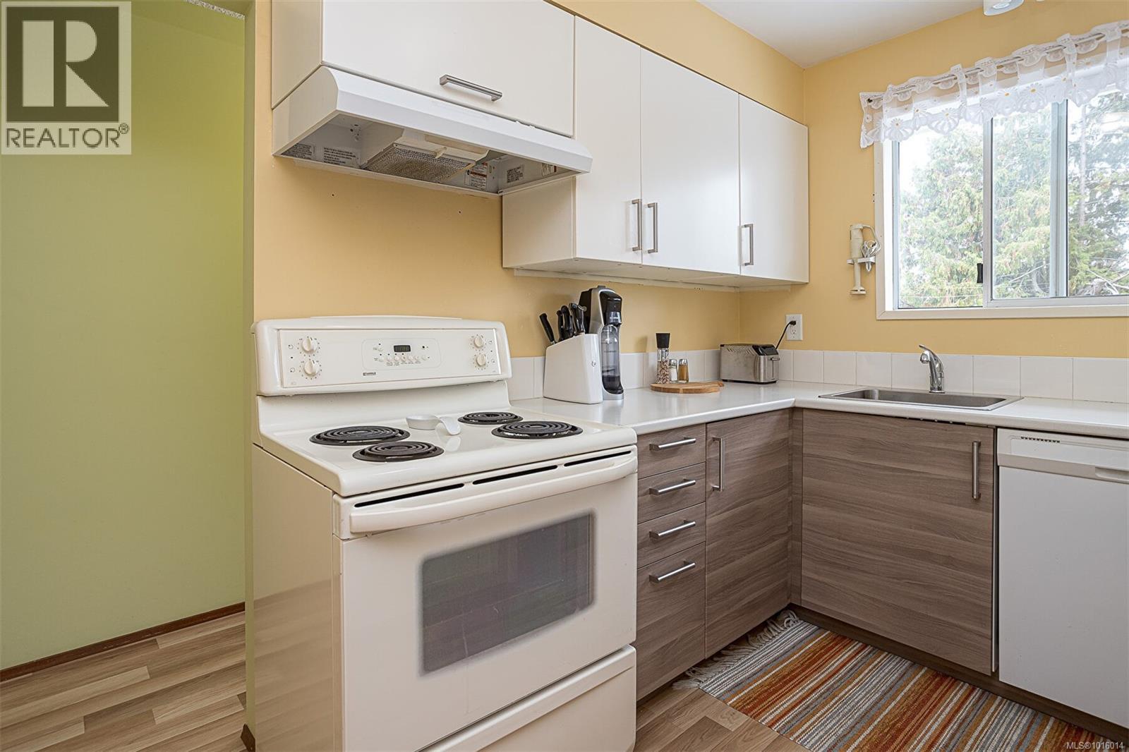 7330 Rossiter Ave Sw, Lantzville, British Columbia  V0R 2H0 - Photo 16 - 1016014