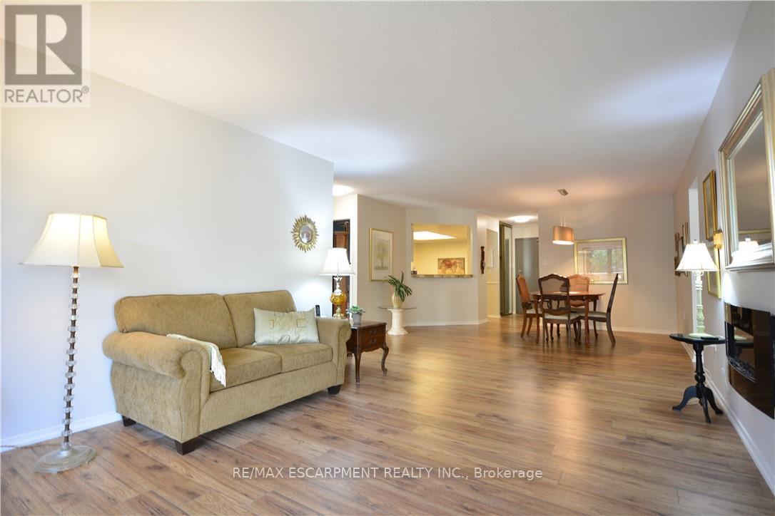 302 - 1201 North Shore Boulevard E, Burlington, Ontario  L7S 1Z5 - Photo 12 - W12420248