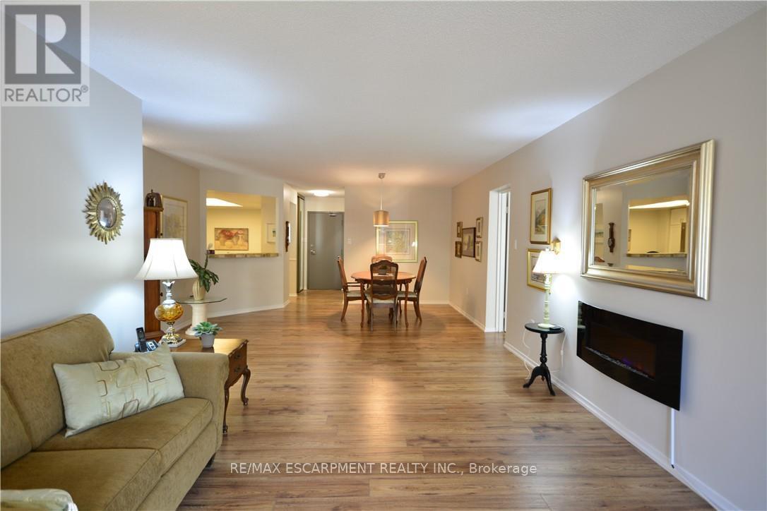 302 - 1201 North Shore Boulevard E, Burlington, Ontario  L7S 1Z5 - Photo 13 - W12420248