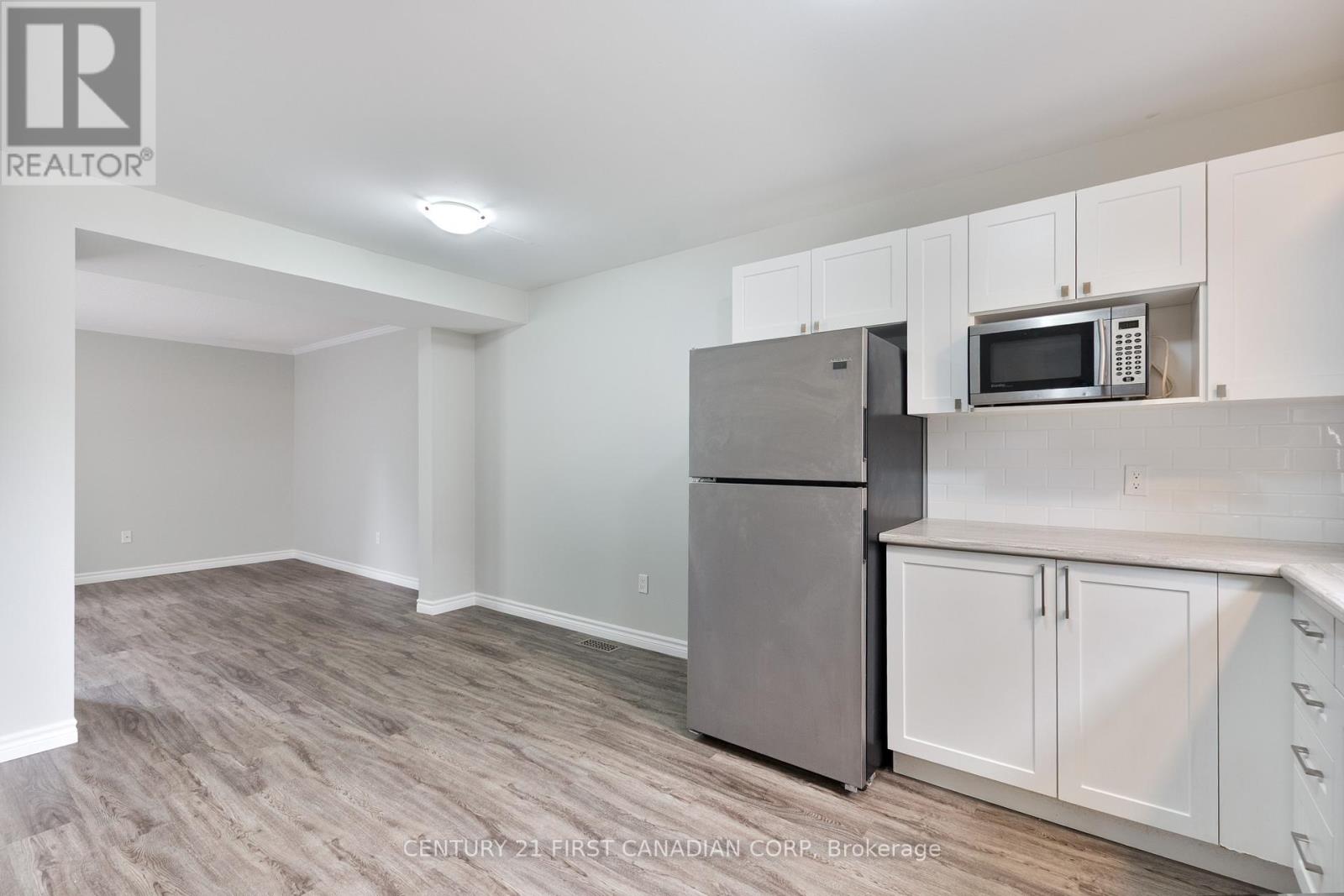 49 - 217 Martinet Avenue, London East, Ontario  N5V 4P5 - Photo 4 - X12457732