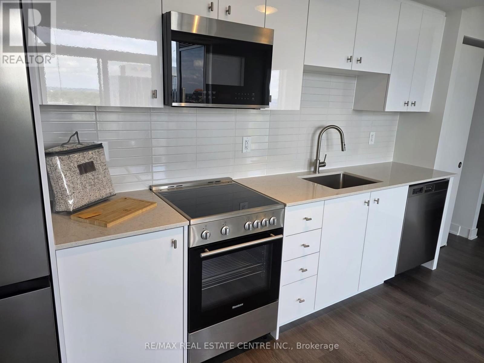 1212 - 25 Wellington Street S, Kitchener, Ontario  N2G 0G5 - Photo 16 - X12457657