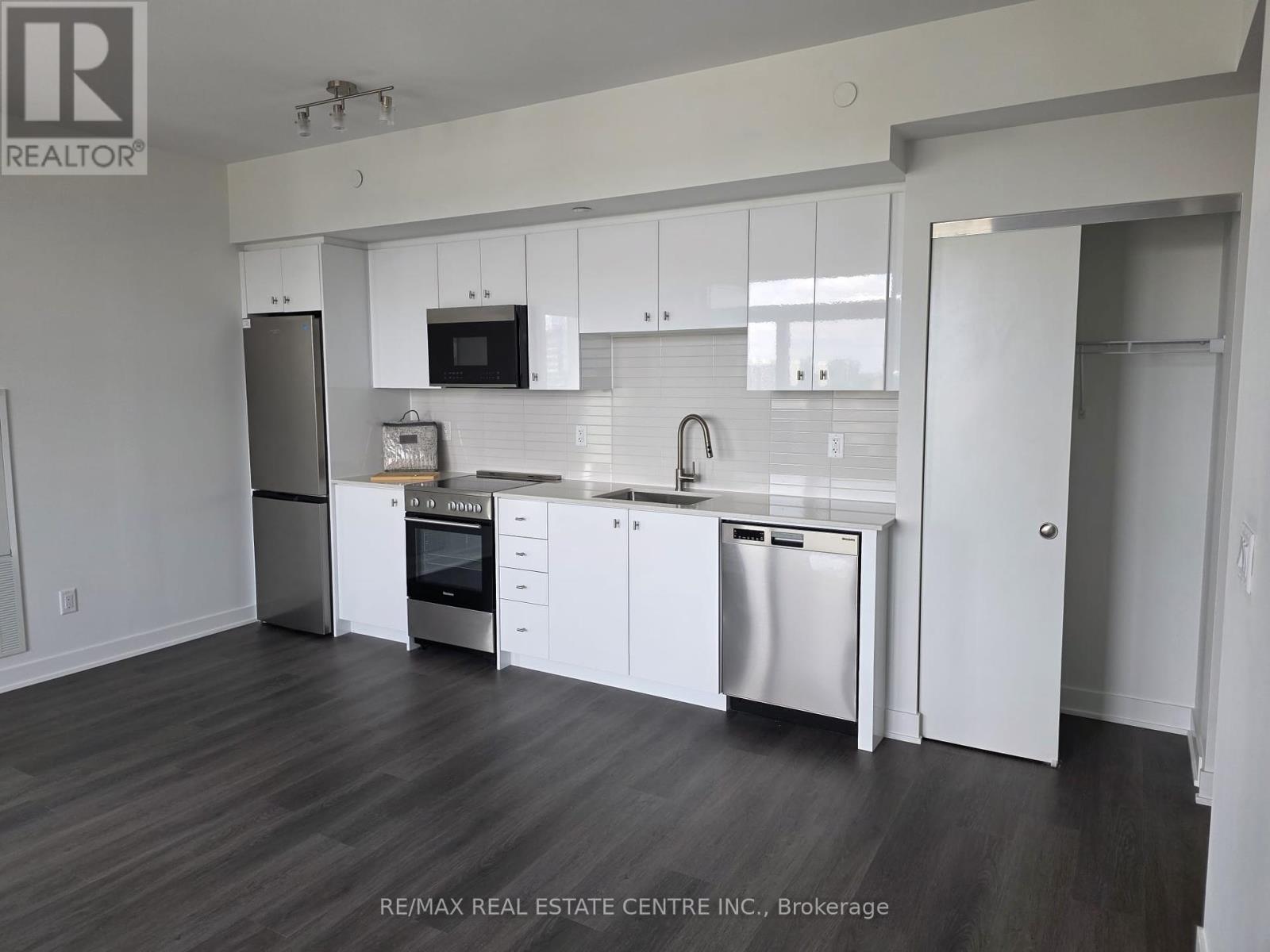 1212 - 25 Wellington Street S, Kitchener, Ontario  N2G 0G5 - Photo 6 - X12457657