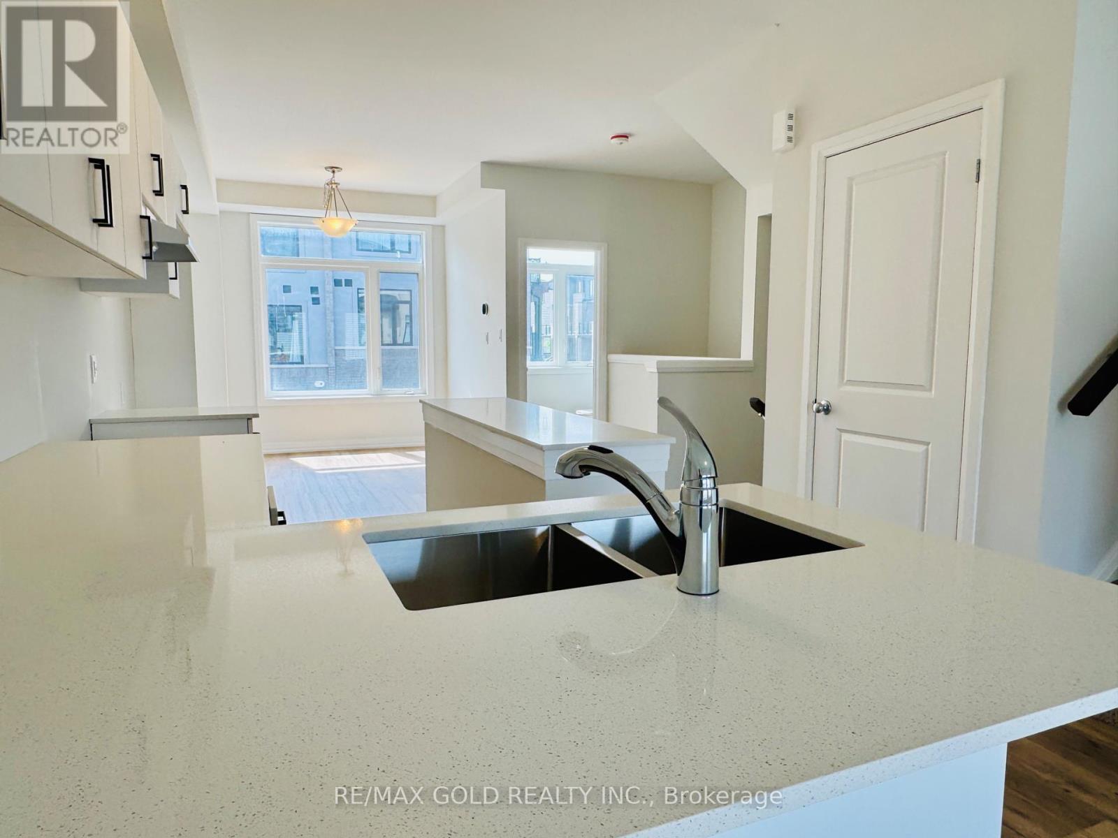 114 - 155 Equestrian Way, Cambridge, Ontario  N3E 0E8 - Photo 21 - X12457696