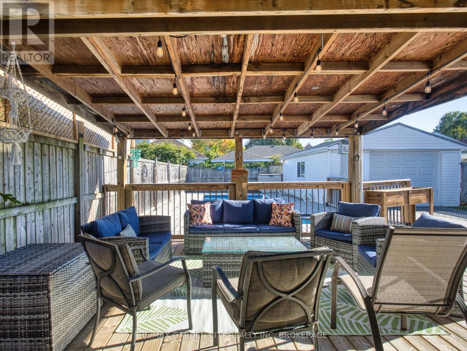 31 Bridge Street, St. Catharines, Ontario  L2S 2V7 - Photo 10 - X12457717