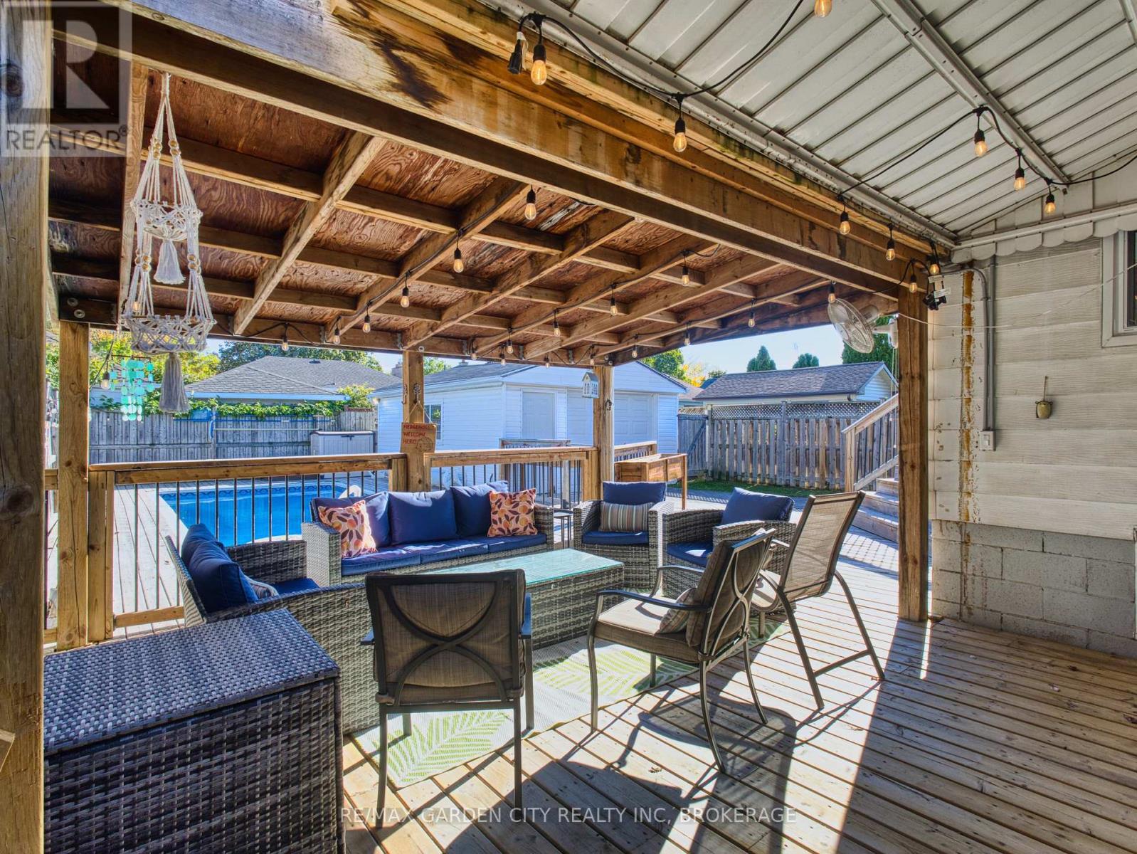 31 Bridge Street, St. Catharines, Ontario  L2S 2V7 - Photo 11 - X12457717