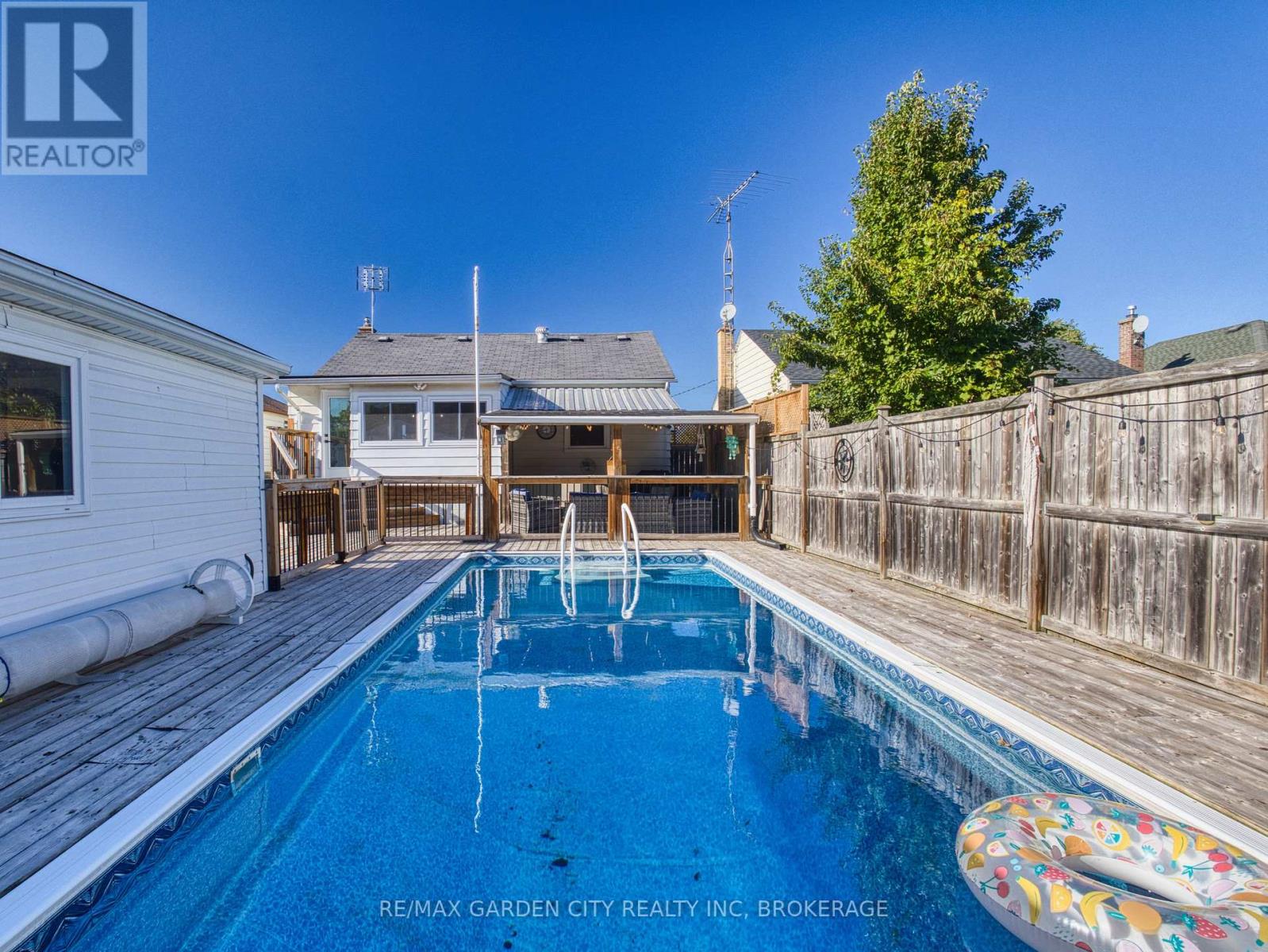 31 Bridge Street, St. Catharines, Ontario  L2S 2V7 - Photo 14 - X12457717