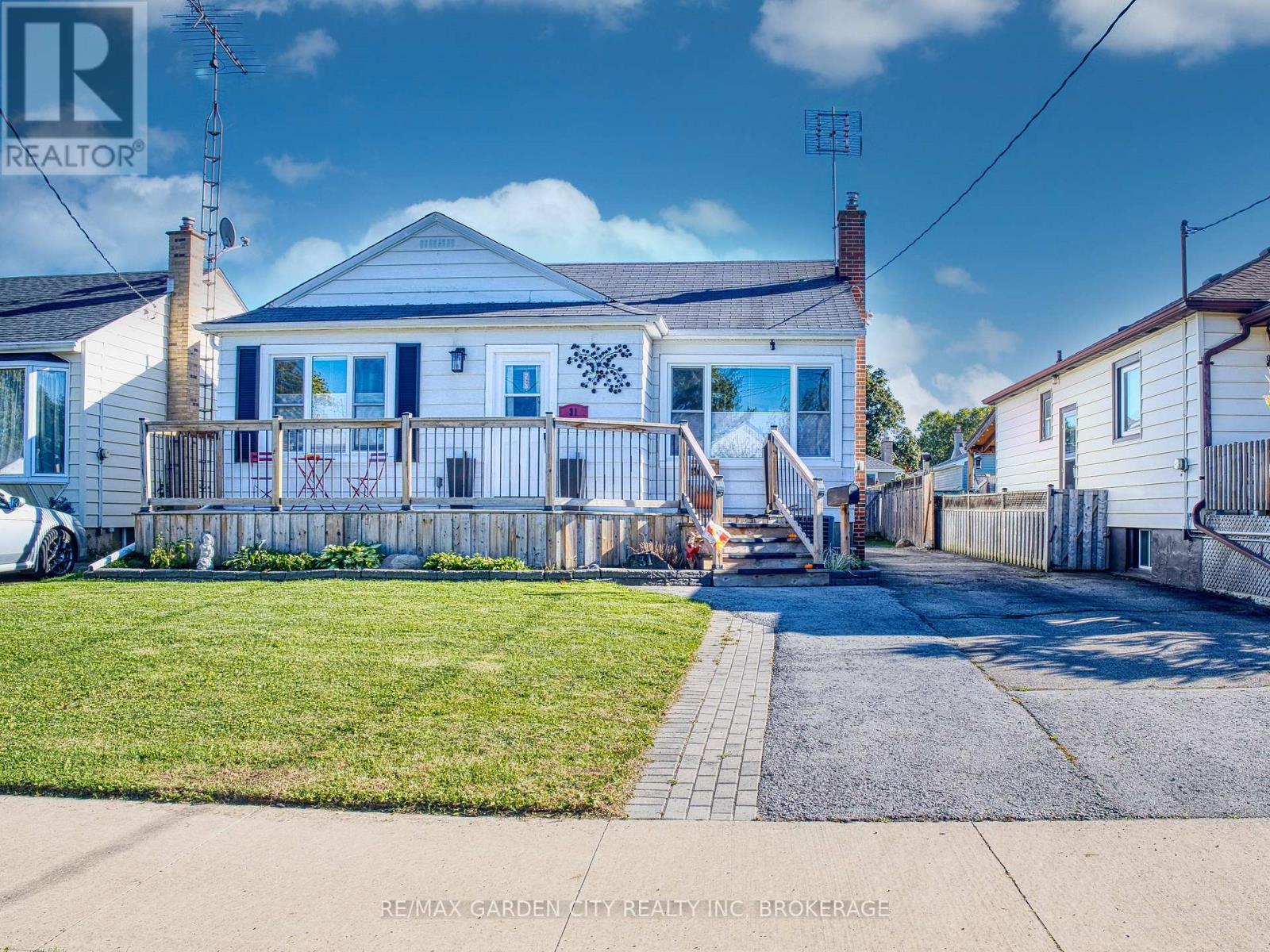31 Bridge Street, St. Catharines, Ontario  L2S 2V7 - Photo 2 - X12457717