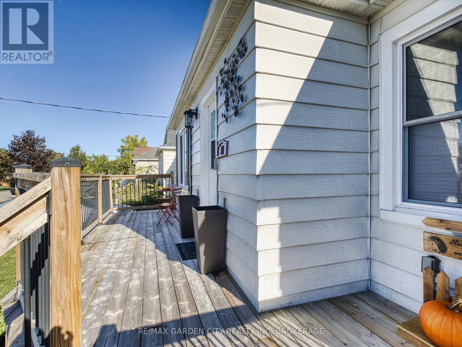 31 Bridge Street, St. Catharines, Ontario  L2S 2V7 - Photo 4 - X12457717