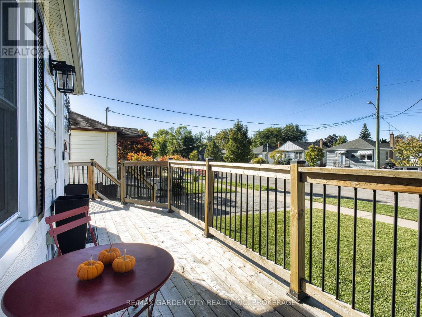 31 Bridge Street, St. Catharines, Ontario  L2S 2V7 - Photo 5 - X12457717