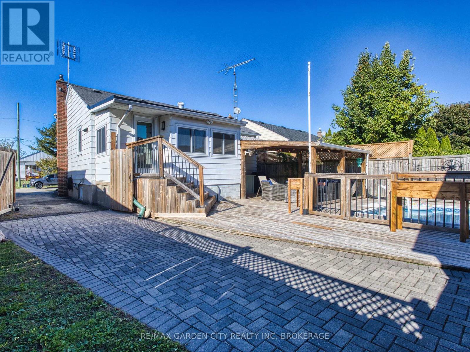 31 Bridge Street, St. Catharines, Ontario  L2S 2V7 - Photo 7 - X12457717