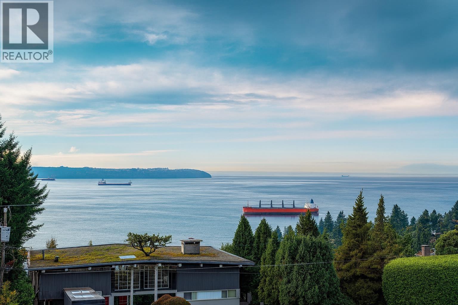 3295 Westmount Road, West Vancouver, British Columbia  V7V 3G5 - Photo 2 - R3057580
