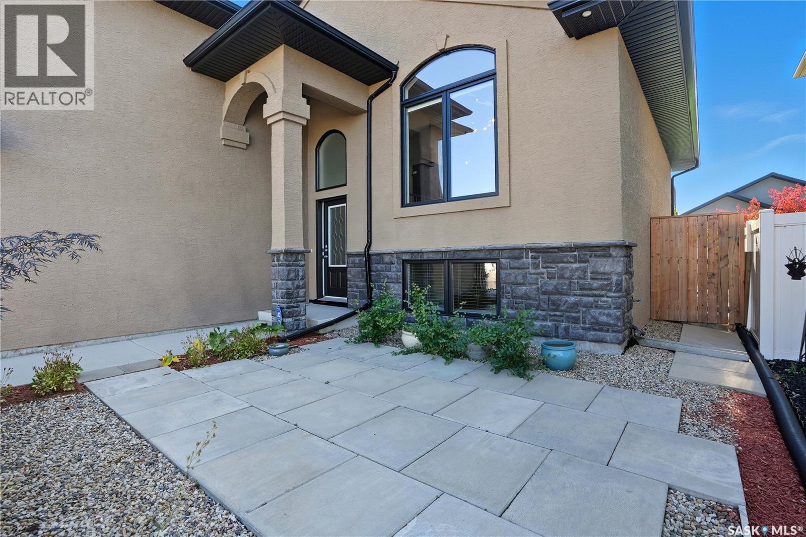 815 Ledingham Crescent, Saskatoon, Saskatchewan  S7V 0B7 - Photo 2 - SK020599
