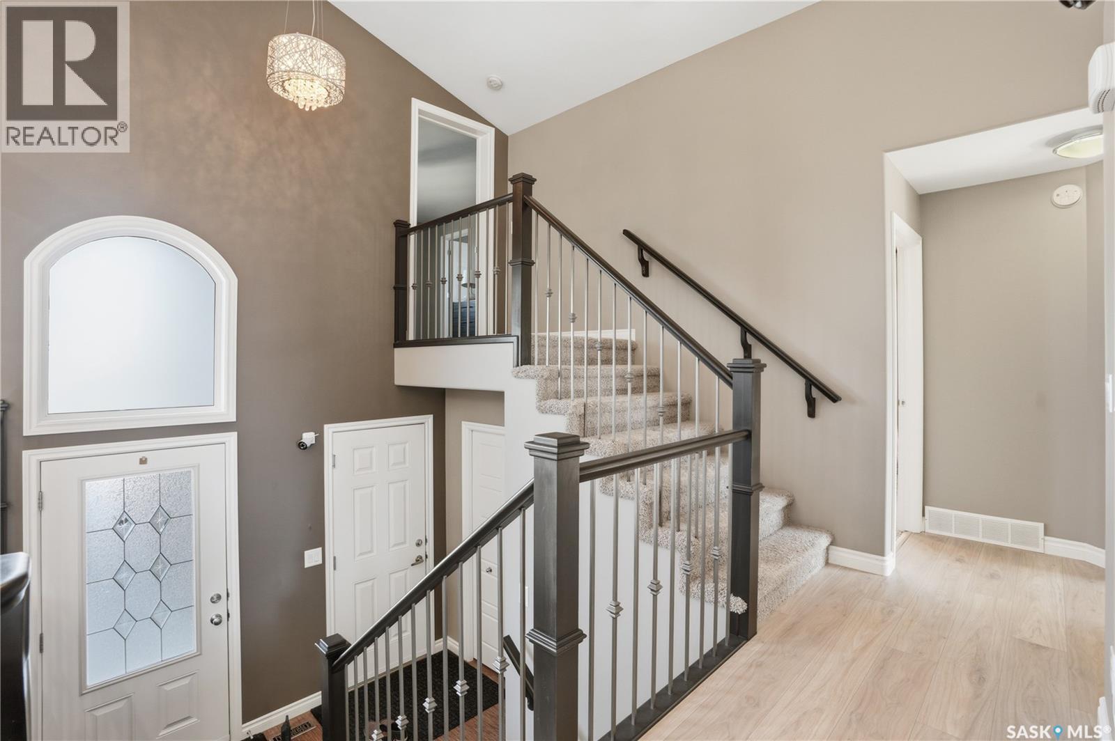 815 Ledingham Crescent, Saskatoon, Saskatchewan  S7V 0B7 - Photo 4 - SK020599